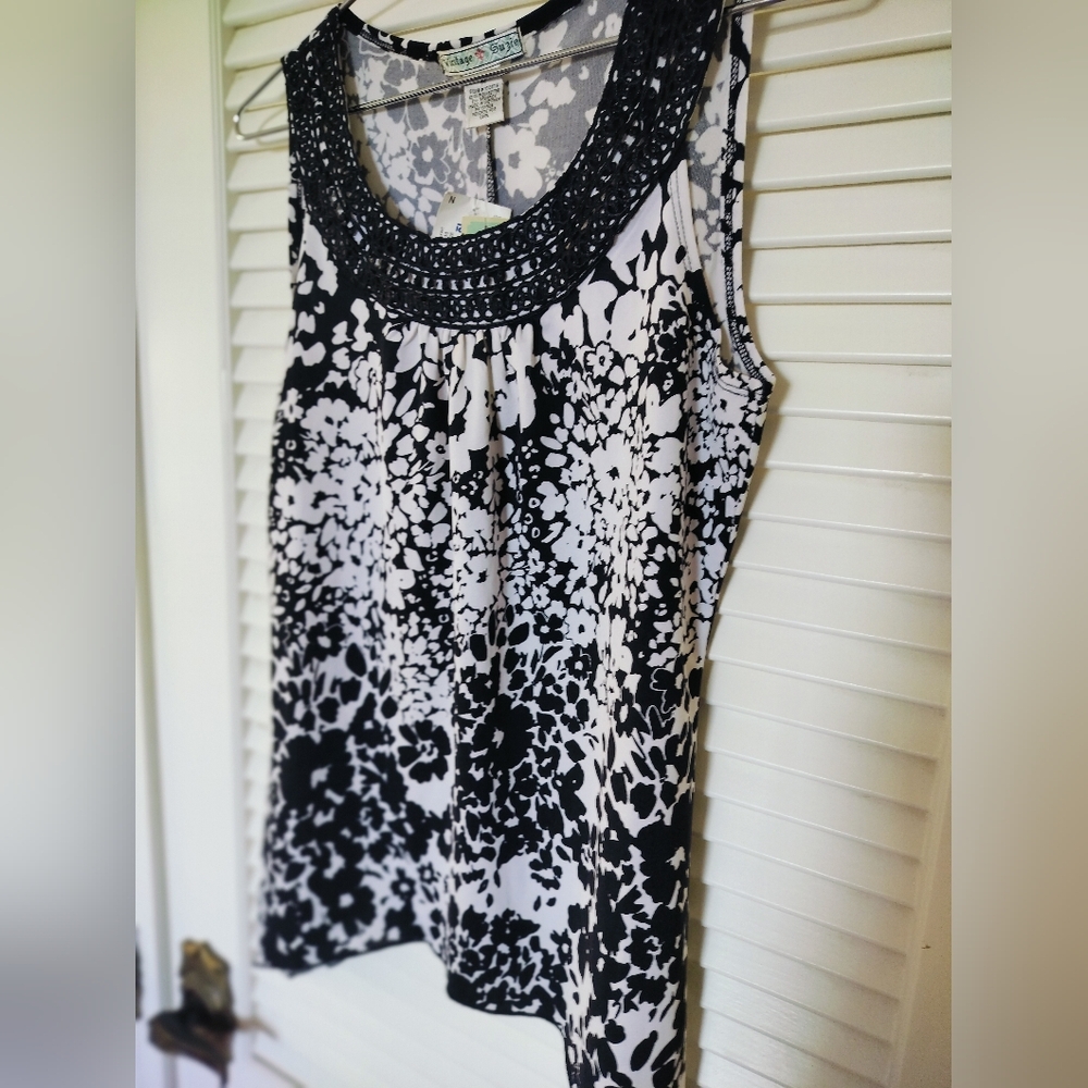Vintage Suzy Black and White Lace Trim Floral Print Sleeveless Blouse Medium